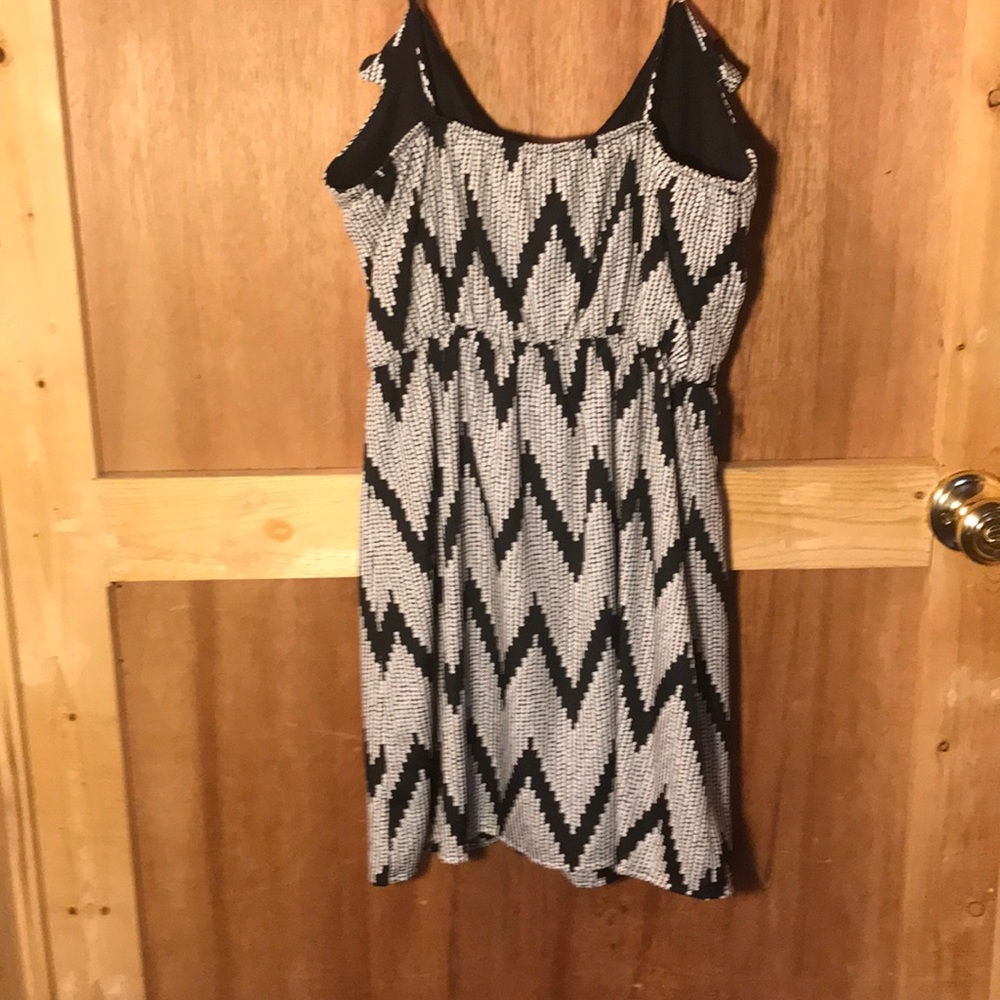 Dress - Picture 3 of 4